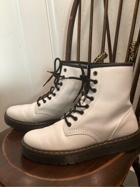 Dr. Martens White Leather 8-Eye Lace-Up Boots with Black Accents Size 6M, 7W